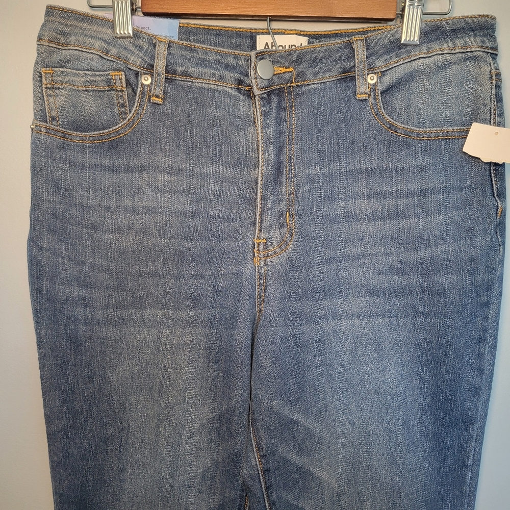 NWT Abound Mid Rise Flare Jean Med Dark Wash Womens Size 31 - Picture 2 of 14